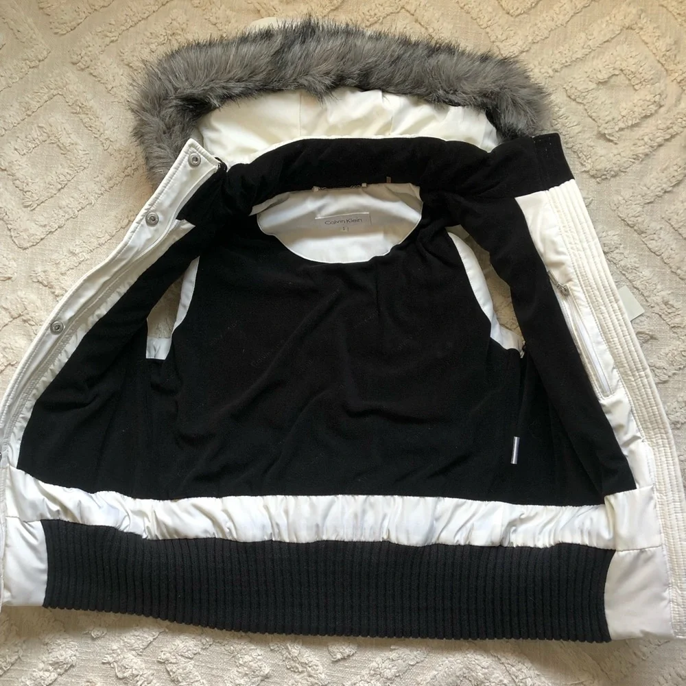Calvin Klein Vest - Picture 3 of 5